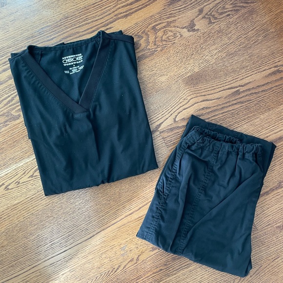 Black 🖤Cherokee Women Scrub Set 🏥 - Picture 1 of 13